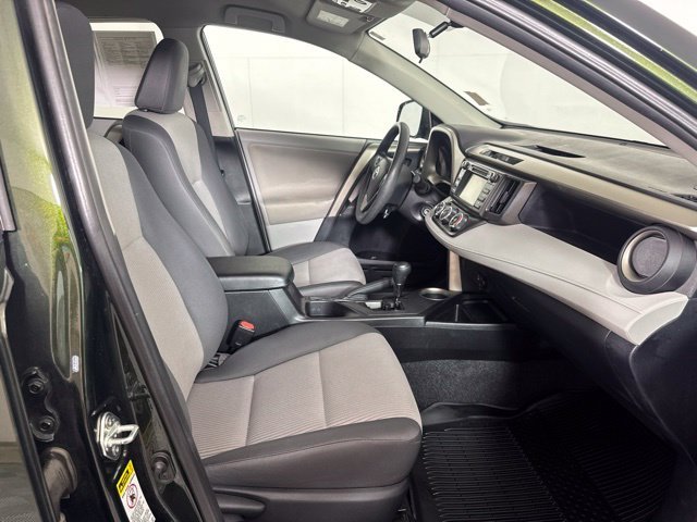 Used 2013 Green Toyota LE image 4