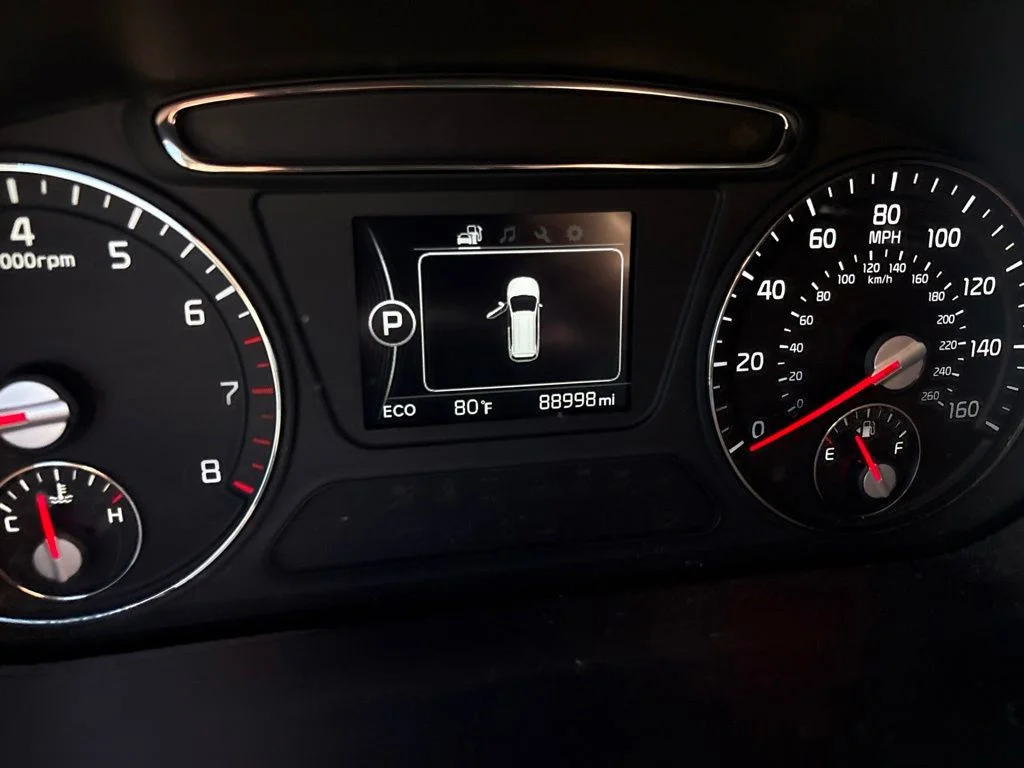 Used 2017 Purple Kia LX image 19