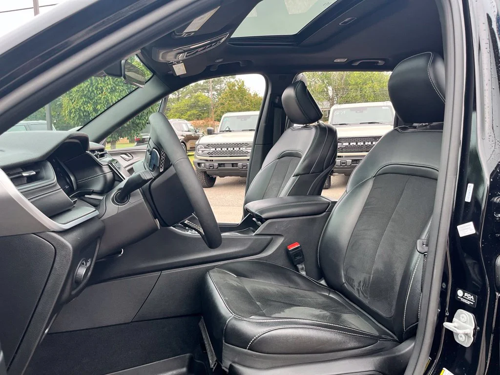 Used 2025 Black Jeep Altitude X image 18