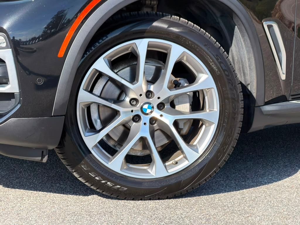 Used 2020 Black BMW xDrive40i image 10