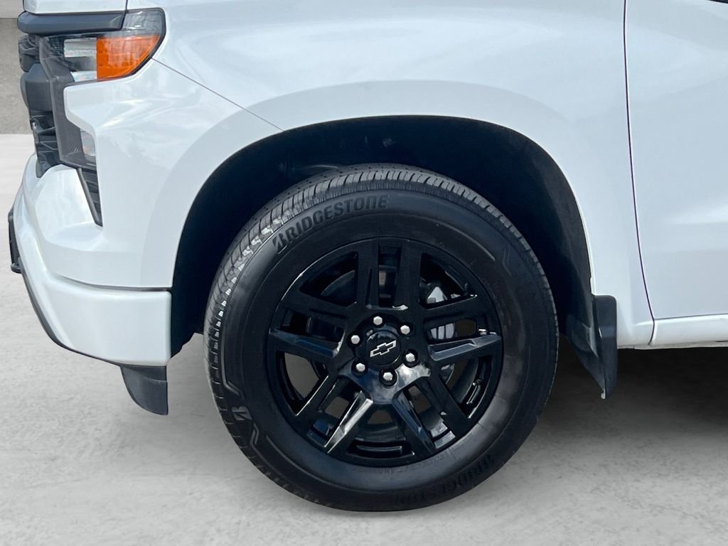 Used 2025 White Chevrolet Custom image 23