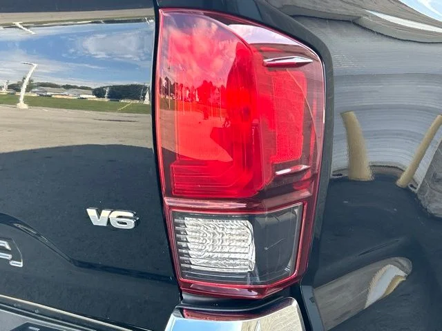Used 2018 Black Toyota SR5 image 10