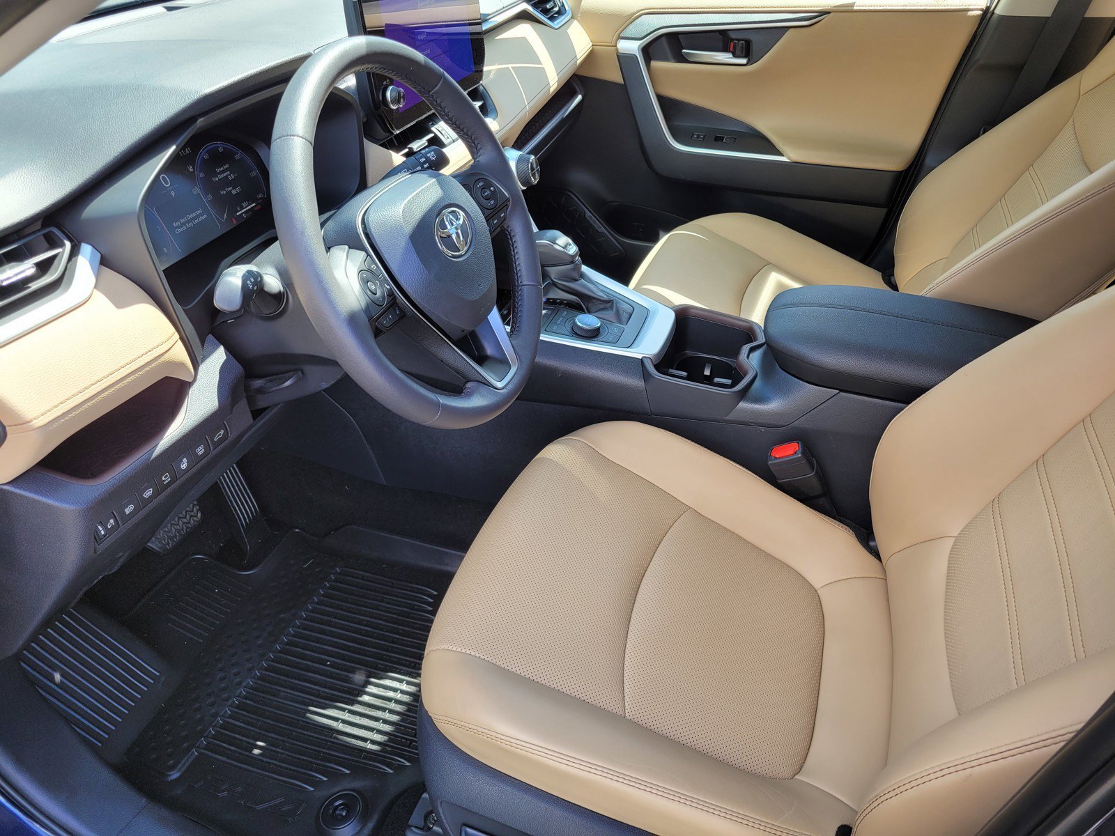 Certified Used 2025  Toyota Limited image 15