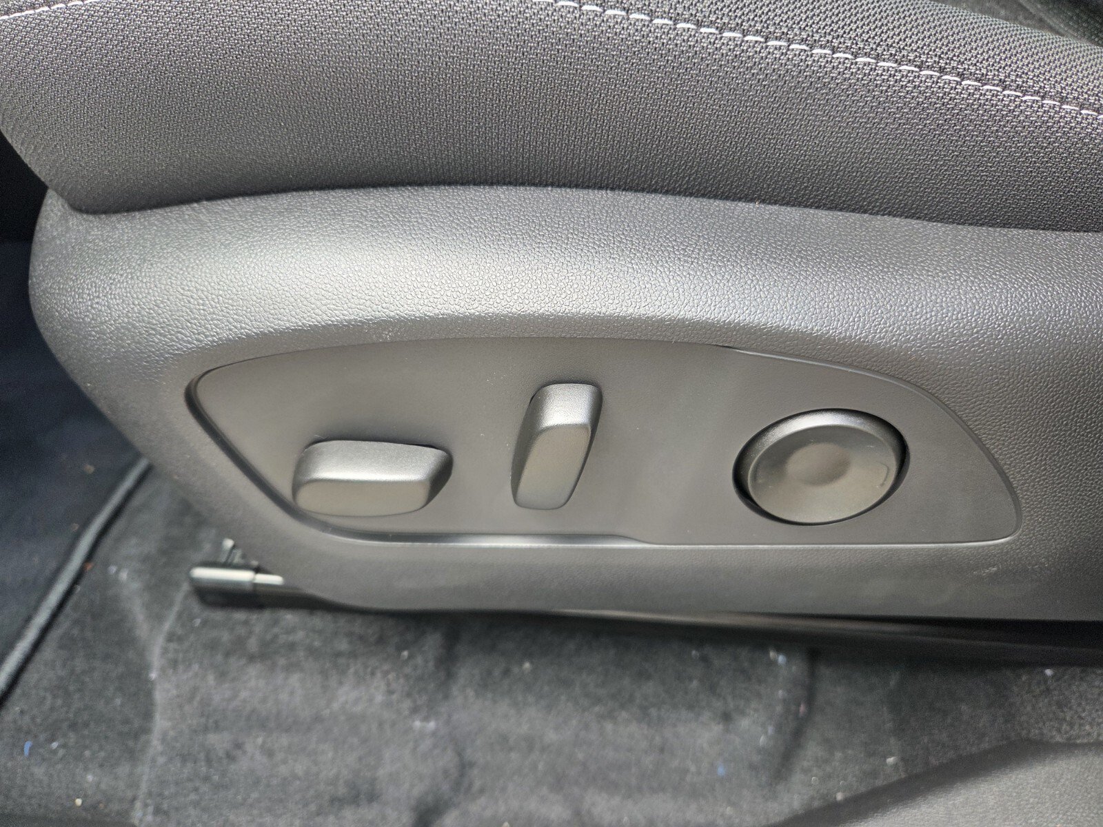 2027 Chevrolet Traverse LT - Photo 25