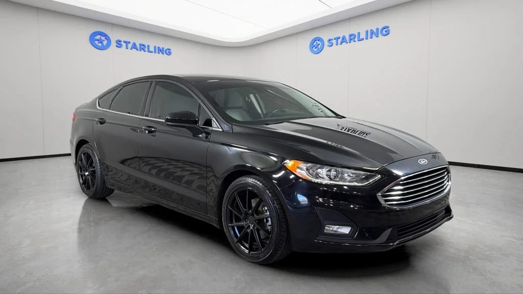 Used 2019  Ford SE image 13