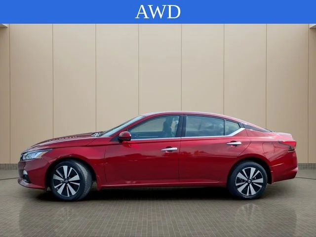 Used 2022 Red Nissan 2.5 SL image 10
