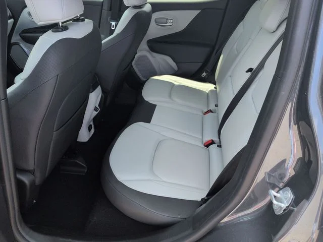 Used 2022 Gray Jeep Limited image 28