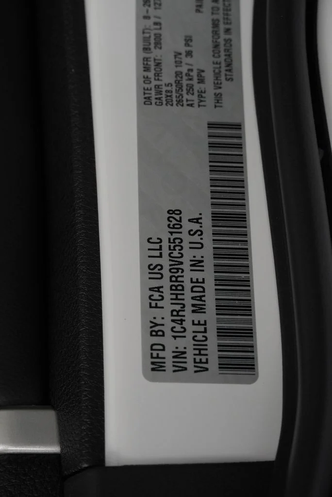 New 2027 Bright White Clear-Coat Paint Jeep Limited image 40