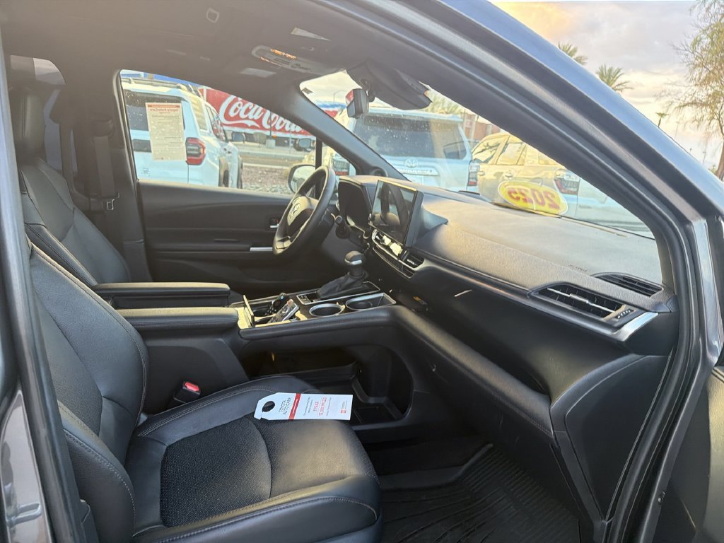 2025 Toyota Sienna Platinum - Photo 28