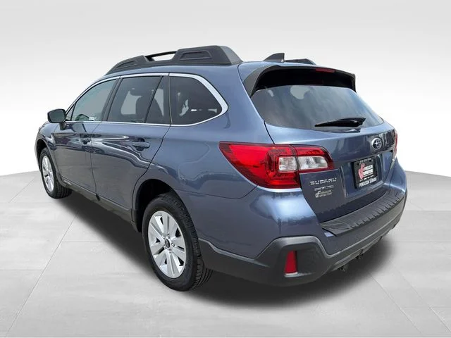 Used 2018 Blue Subaru 2.5i Premium image 5