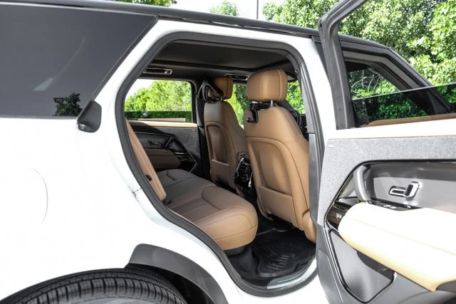 New 2026  Land Rover SE image 42