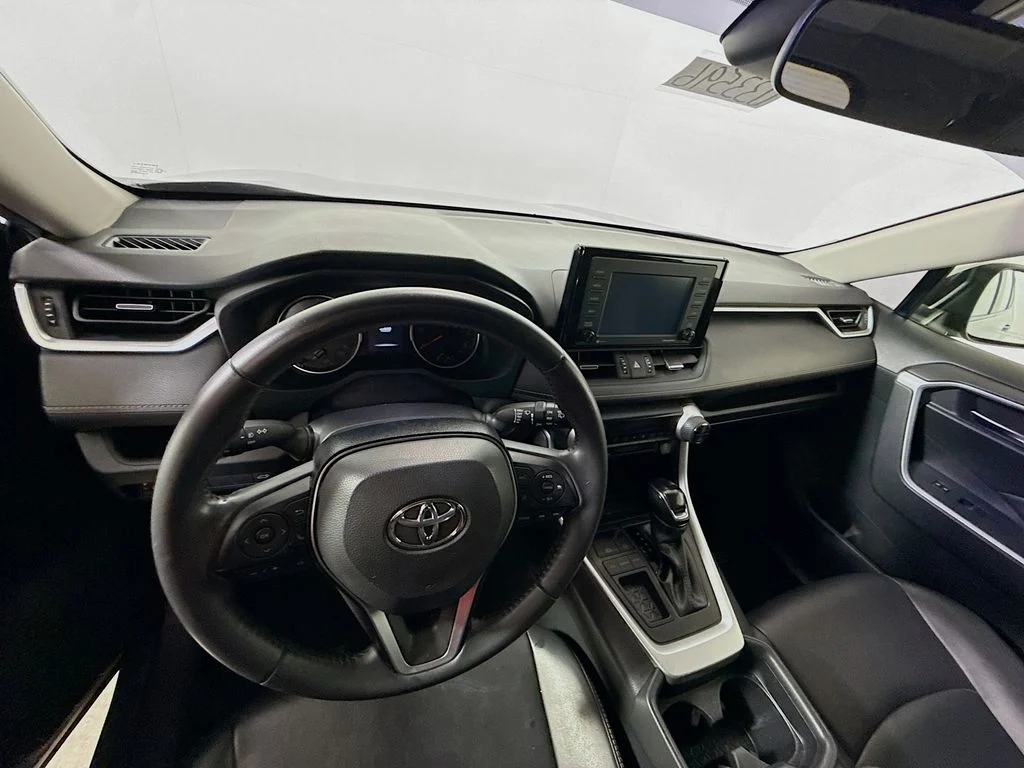 Used 2020 Magnetic Gray Metallic Toyota XLE Premium image 21