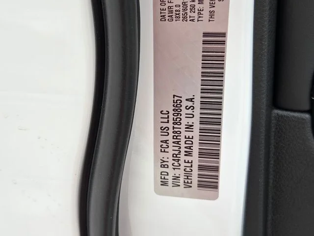 New 2026 Bright White Clear-Coat Exterior Paint Jeep Altitude image 31