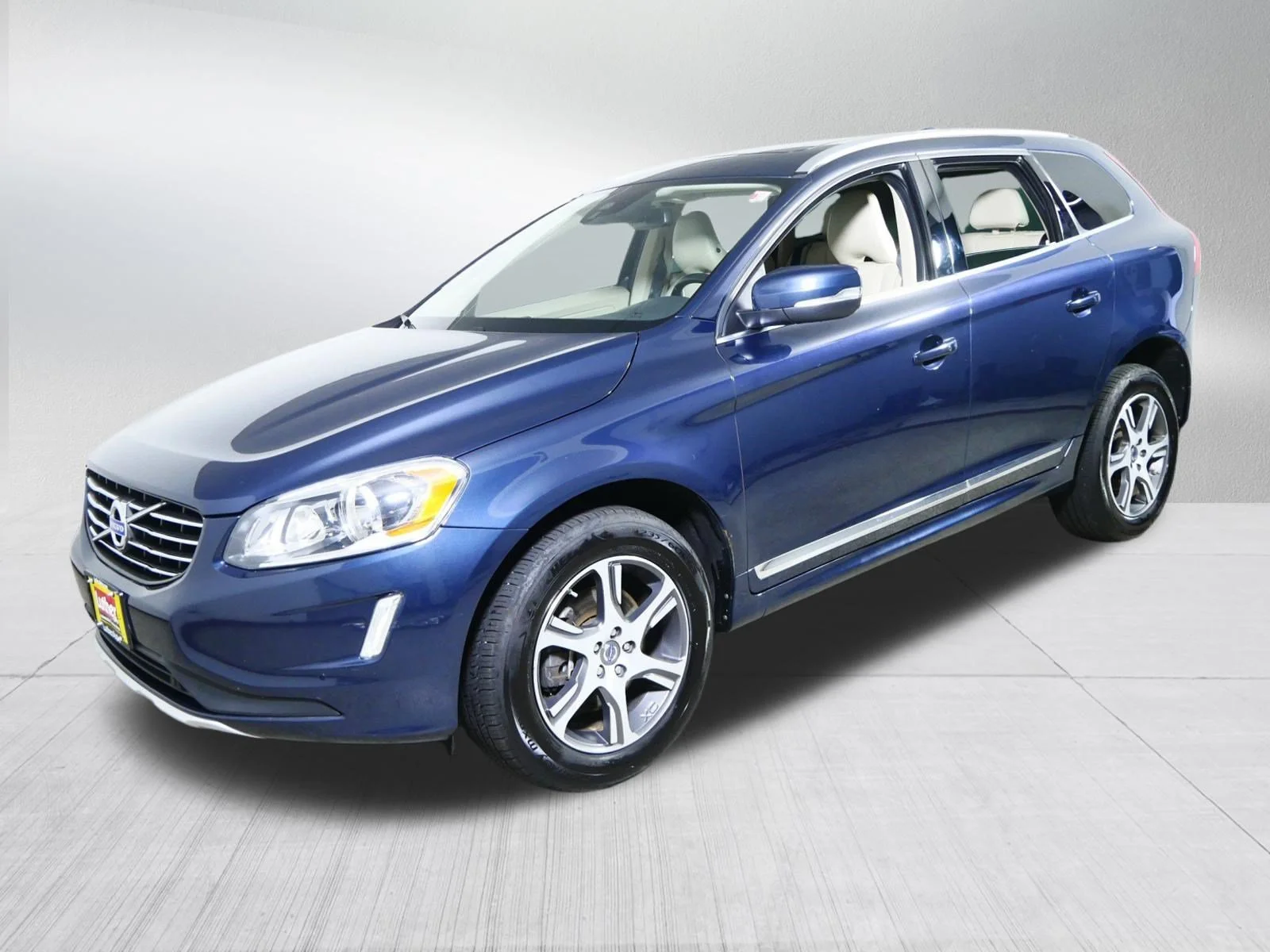 Used 2015 Caspian Blue Metallic Volvo T6 image 3