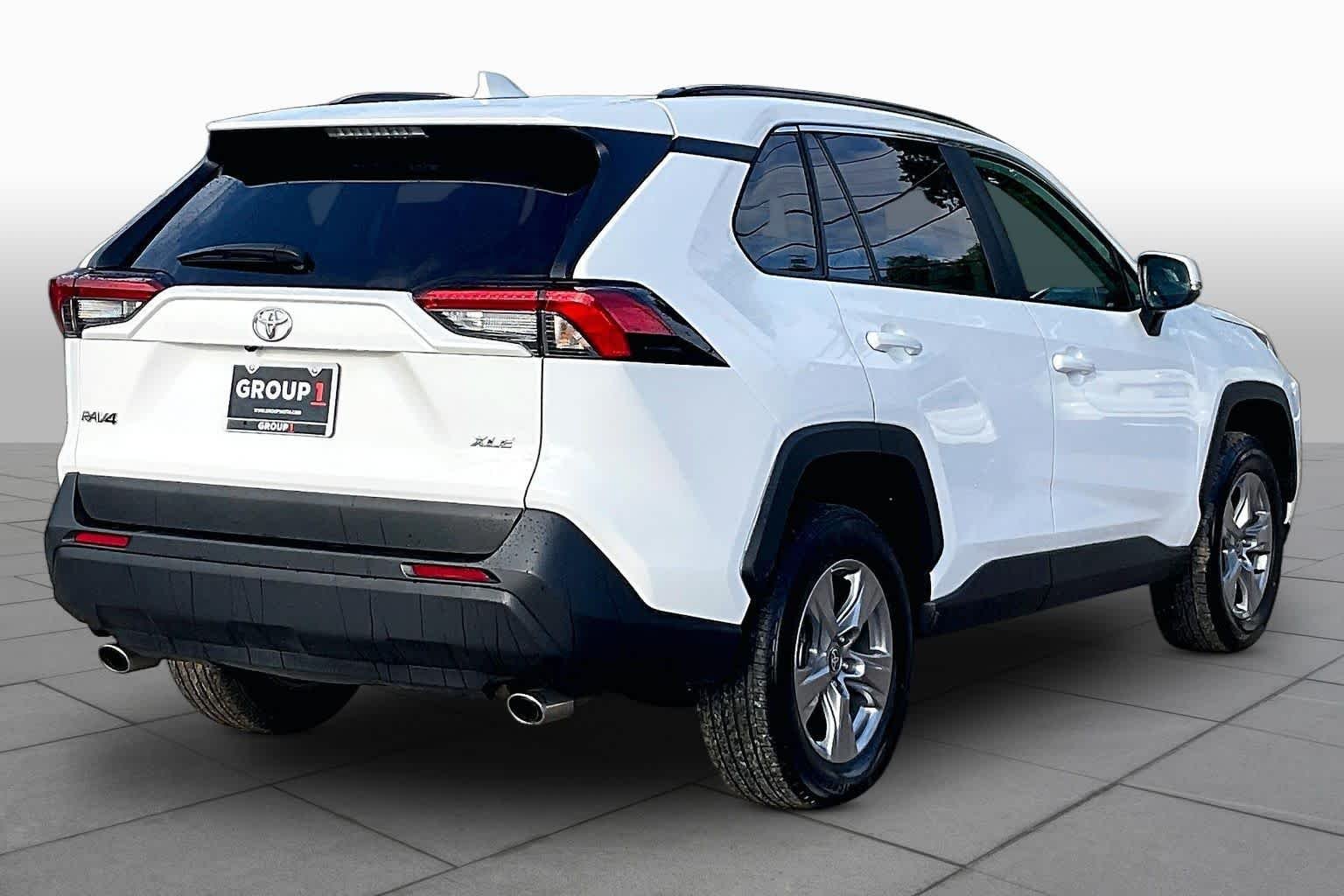 Used 2025 Ice Cap Toyota XLE image 13