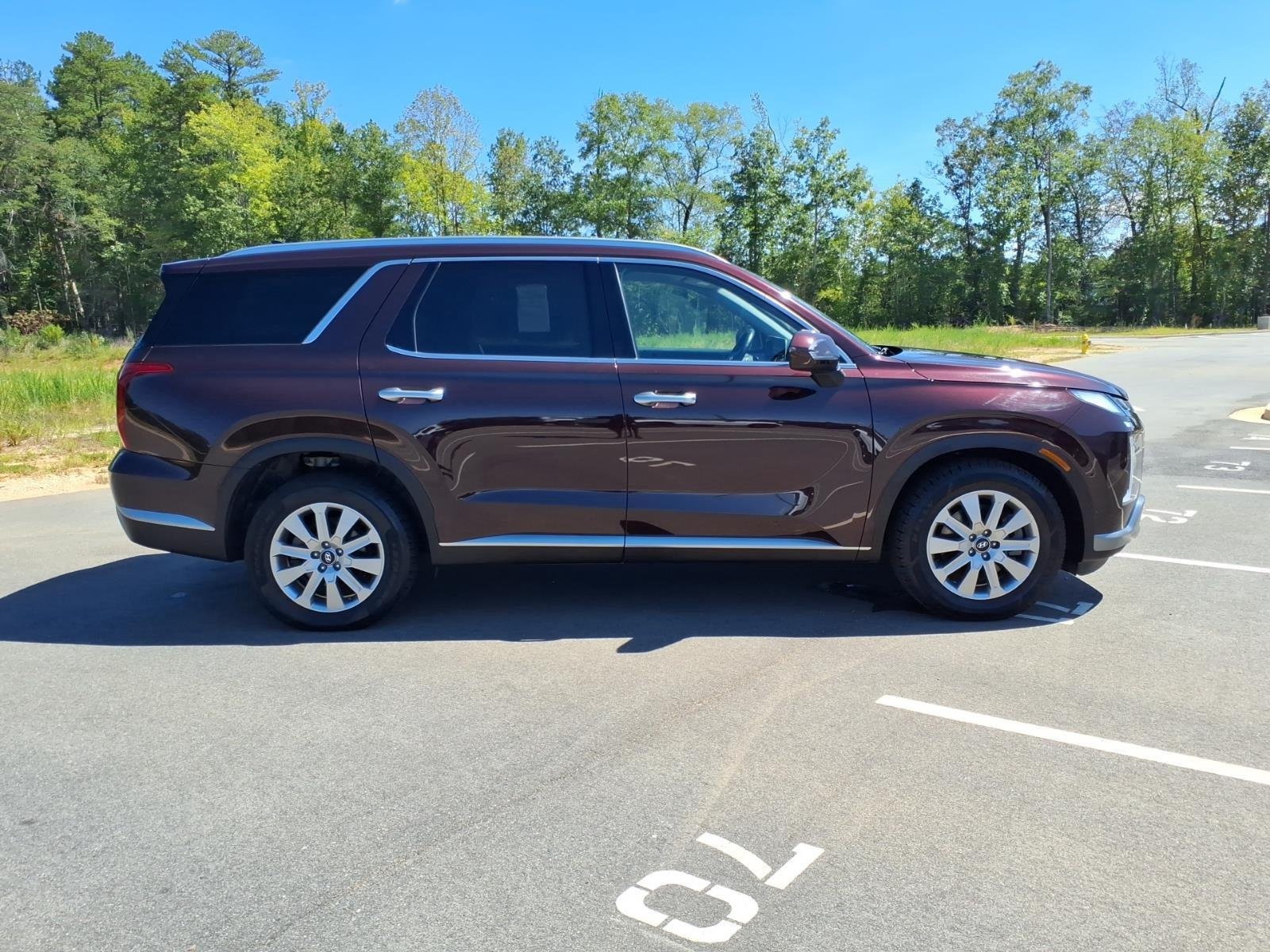 Used 2024 Sierra Burgundy Hyundai SEL 7P image 10