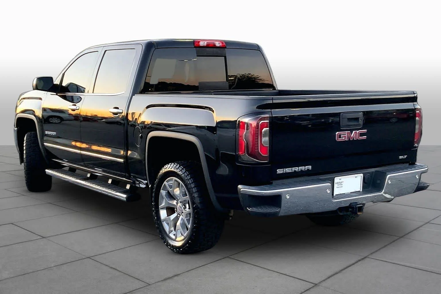 Used 2018 Onyx Black GMC SLT image 12