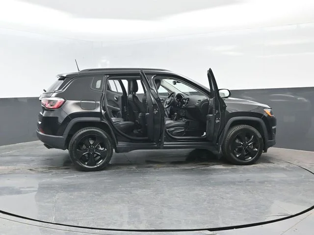 Certified Used 2019 Diamond Black Jeep Latitude image 27