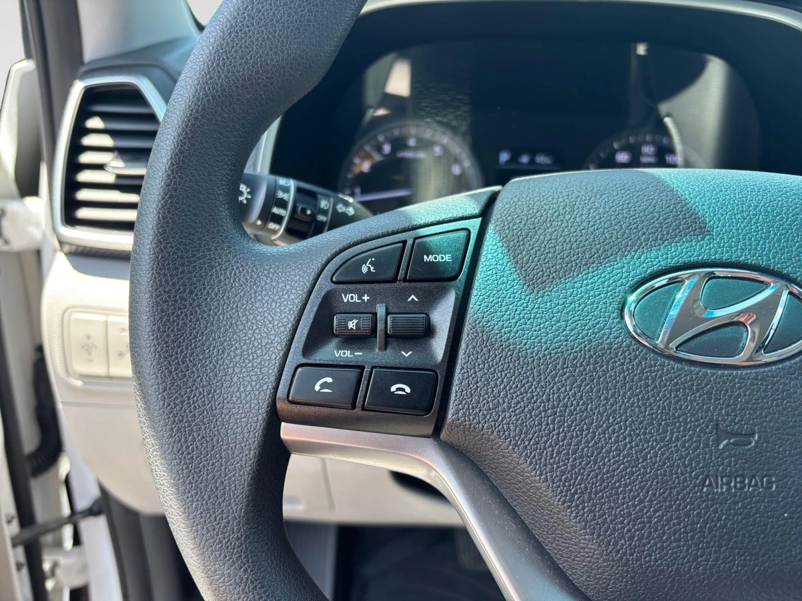 Used 2019 Dazzling White Hyundai Sport image 26