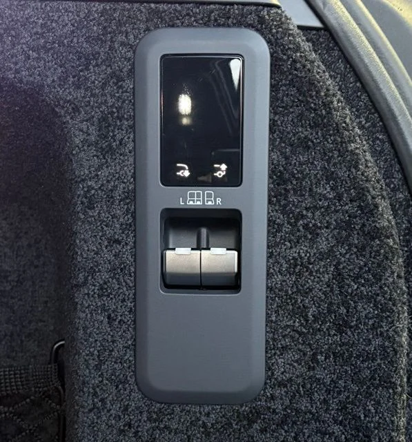 Certified Used 2025 White Land Rover SE image 39