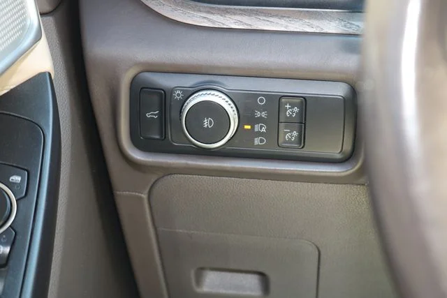 Used 2020 White Metallic Ford Platinum image 15