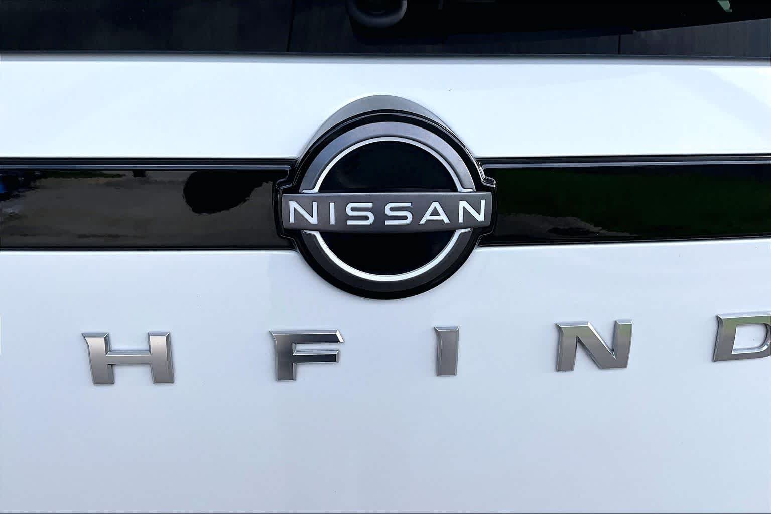 Used 2022 Pearl White Tricoat Nissan SV image 30