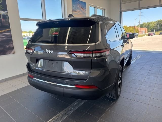 Used 2025 Metallic Jeep Limited image 5