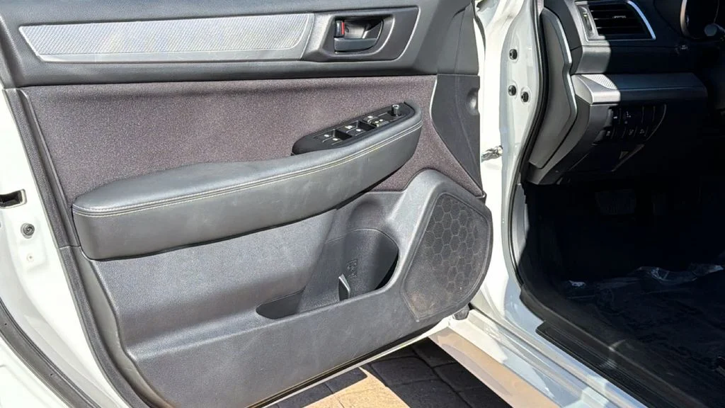 Used 2019 Crystal White Pearl Subaru 2.5i image 23