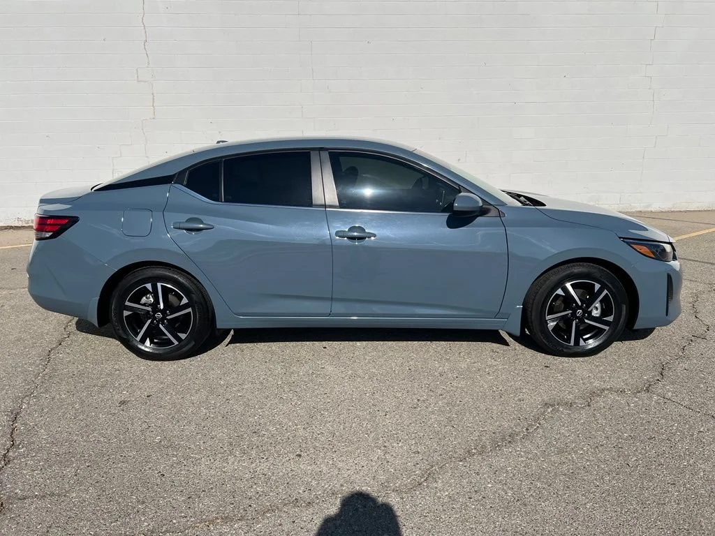 Used 2025  Nissan SV image 7