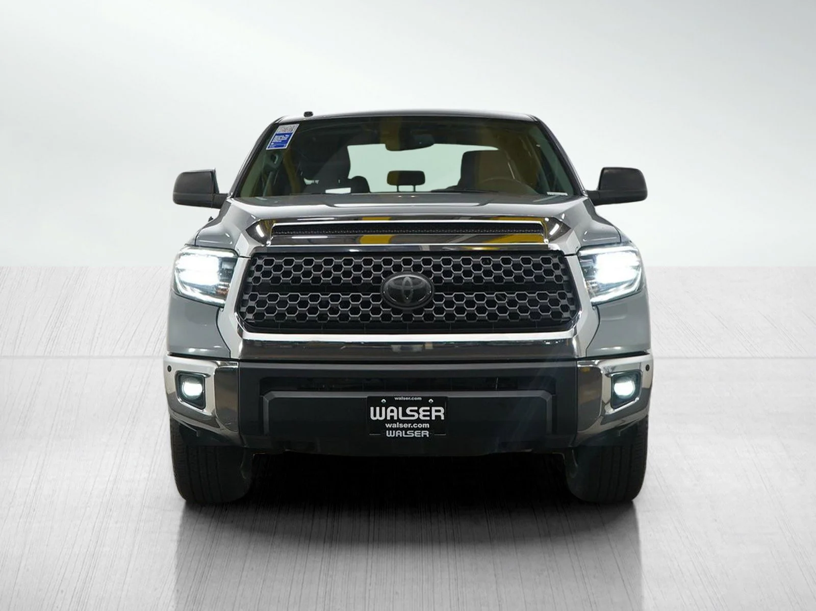 Used 2018 Cement Toyota SR5 image 8