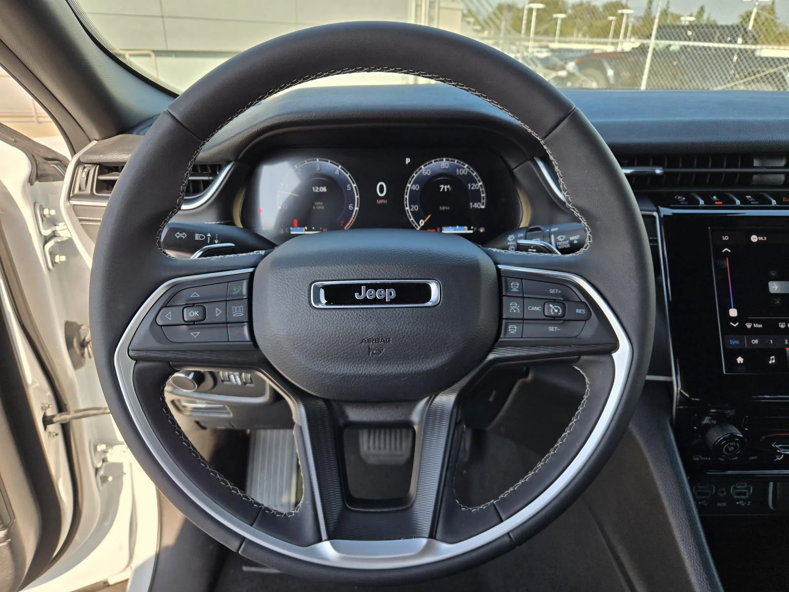 2025 Jeep Grand Cherokee Laredo - Photo 16
