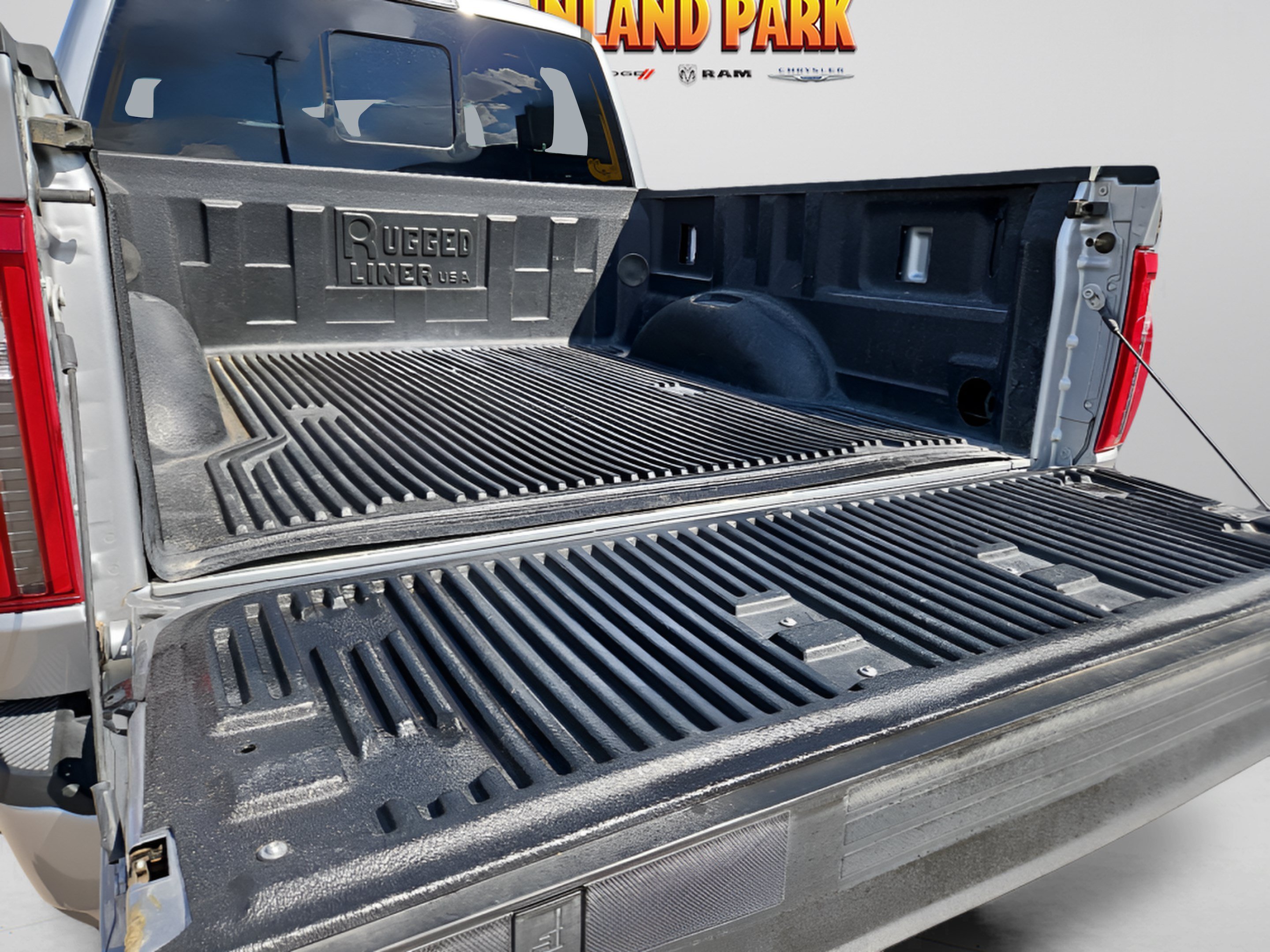Used 2024 Silver Metallic Ford XLT image 7