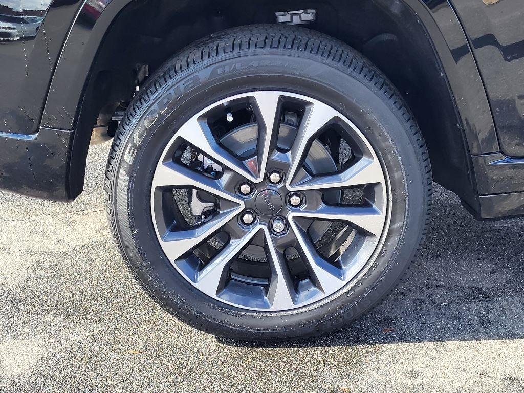 New 2024 Diamond Black Crystal Pearl-Coat Exterior Paint Jeep Overland image 24