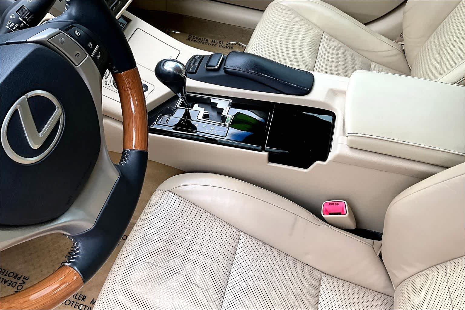 Used 2014 Nebula Gray Pearl Lexus Hybrid image 16