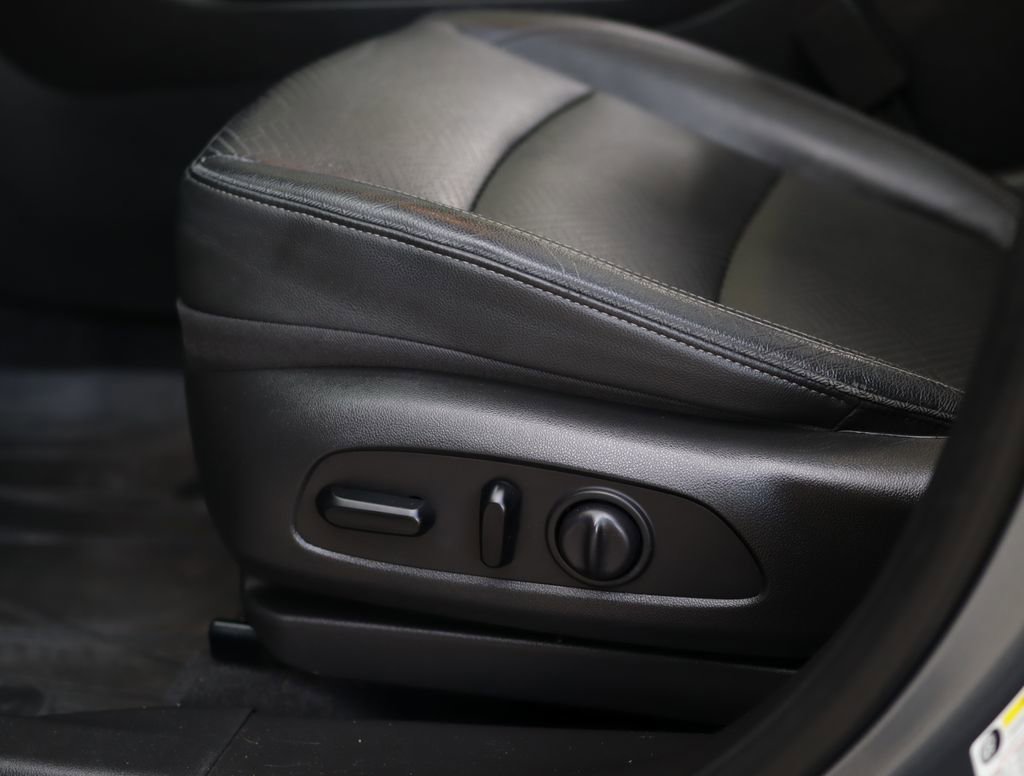 Used 2020 SATIN STEEL METALLIC Buick Essence image 21