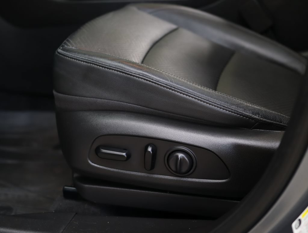 Used 2020 SATIN STEEL METALLIC Buick Essence image 21