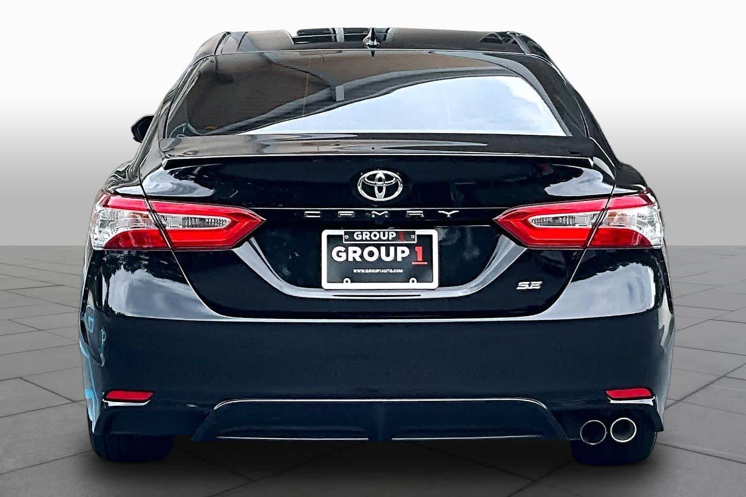 Used 2020 Midnight Black Metallic Toyota SE image 5