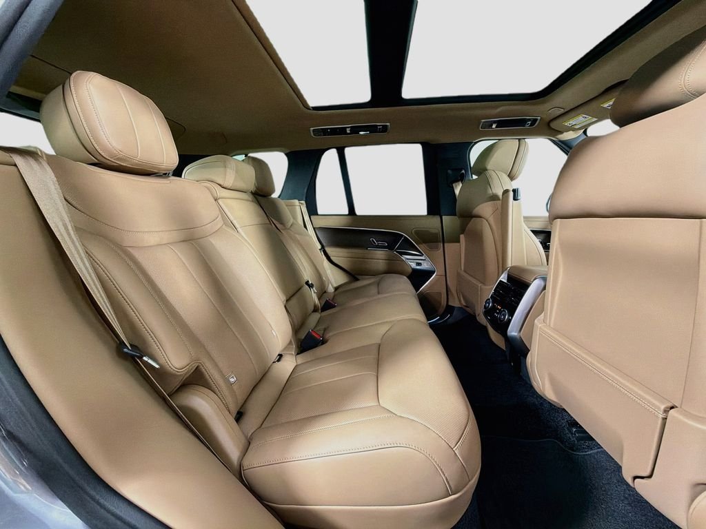 New 2026 Eiger Grey Land Rover SE image 29