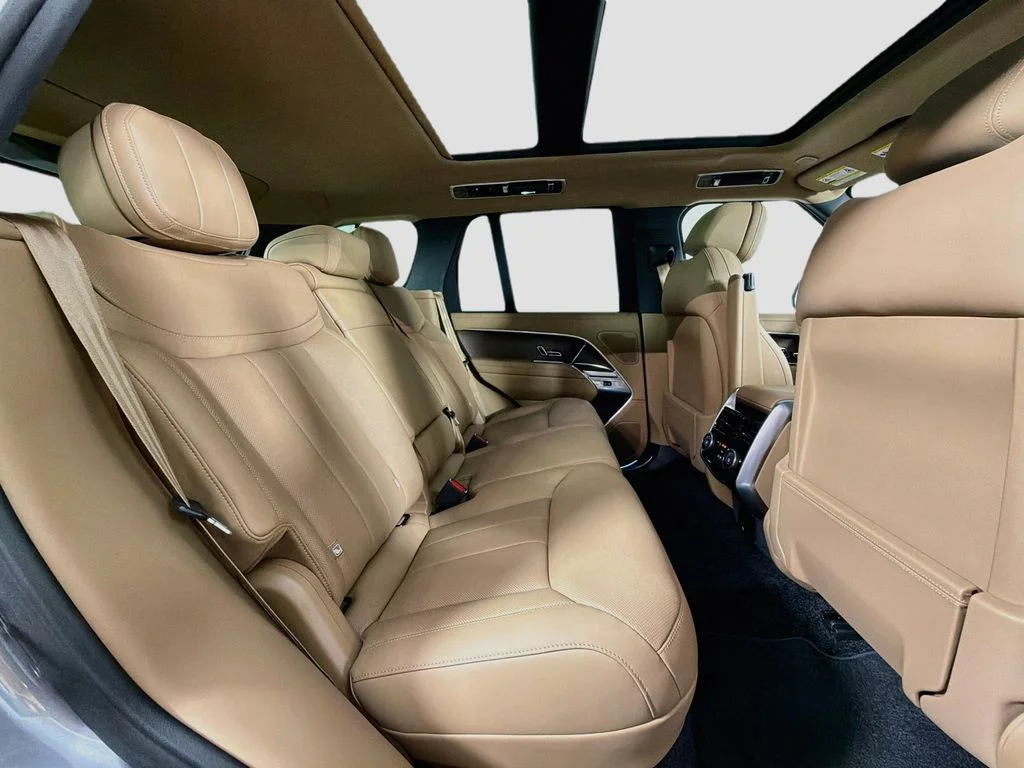 New 2026 Eiger Grey Land Rover SE image 29