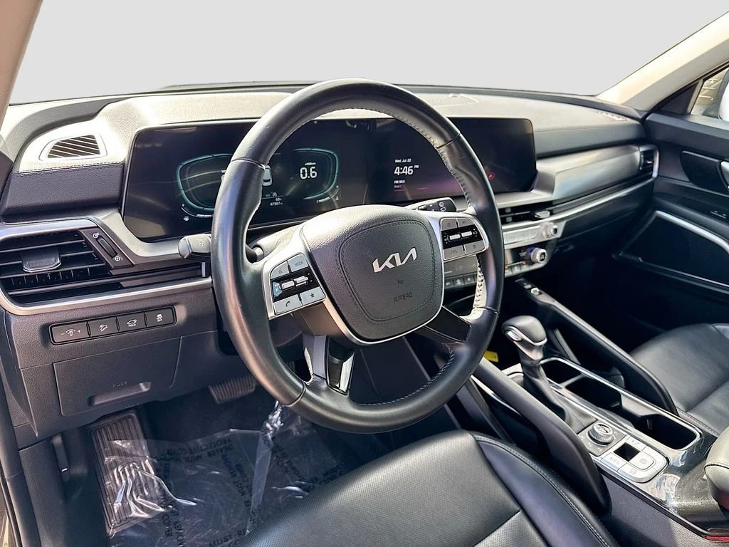 Used 2025 Dark Moss Kia S image 9