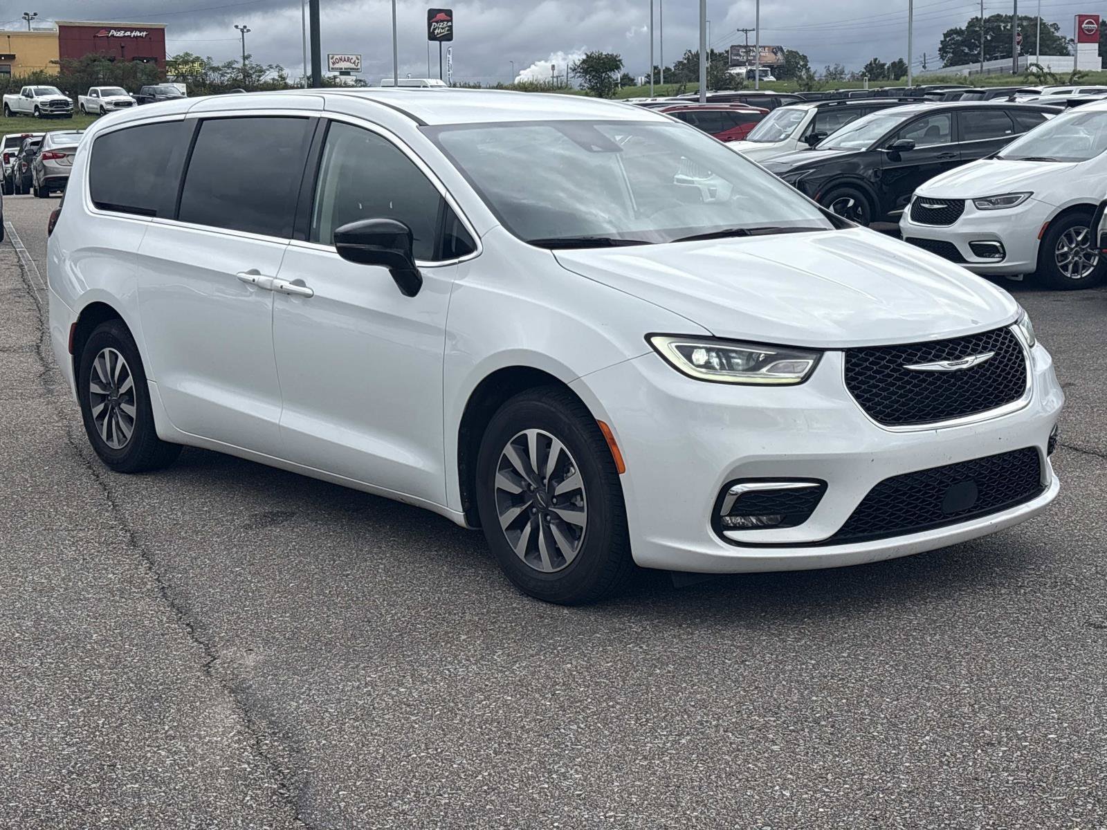 2024 Chrysler Pacifica PHEV Select - Photo 3