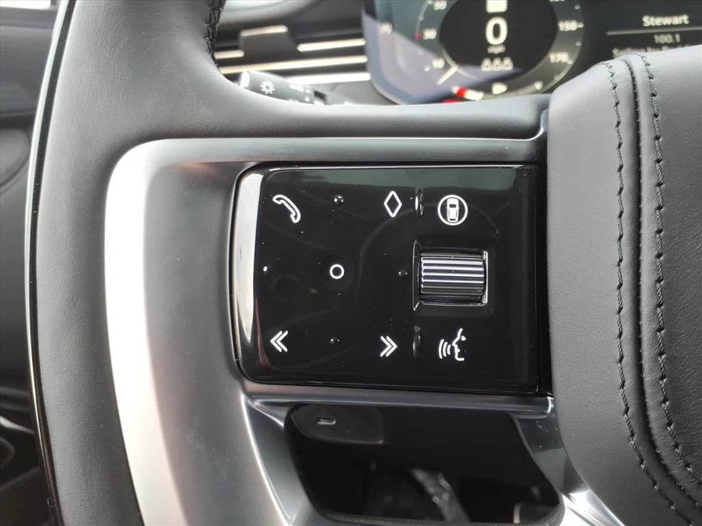 New 2025 Fuji White LAND ROVER SE image 10