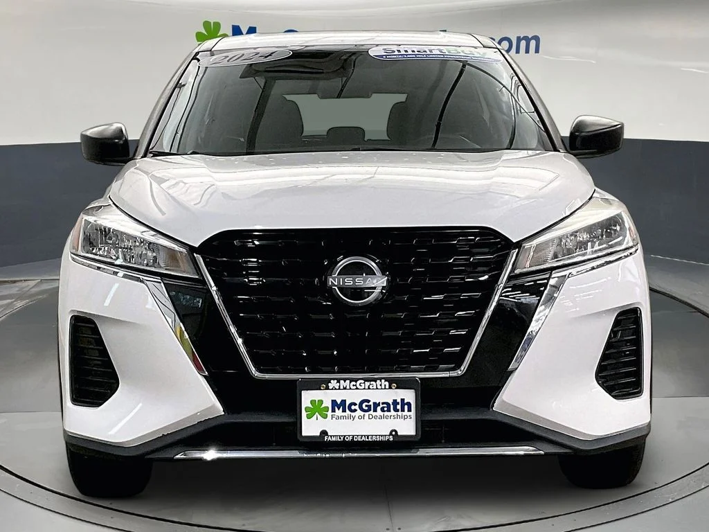 Used 2024 White Nissan S image 5