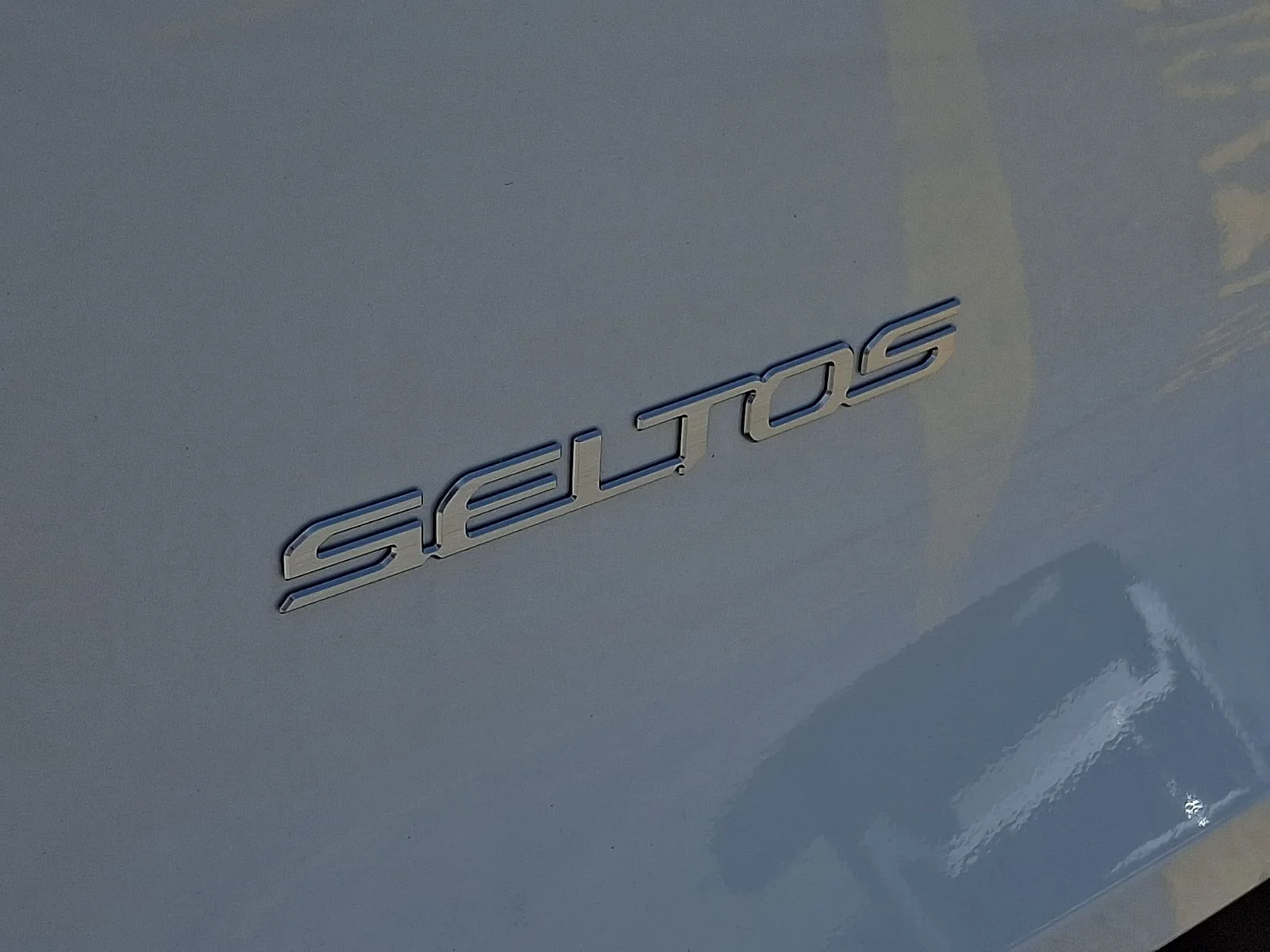 New 2027 White Kia S image 21