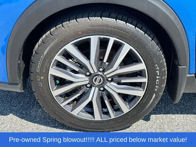 Used 2021 Blue Nissan SV image 13