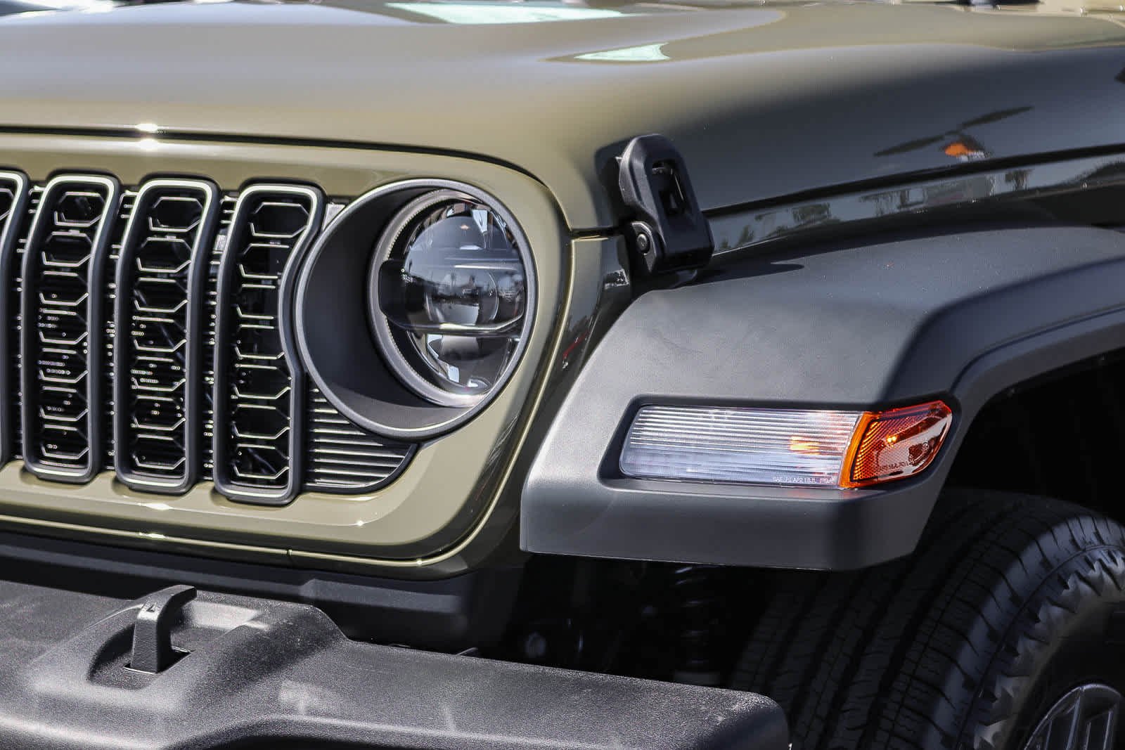 New 2027 41 Paint Jeep Sport S image 8