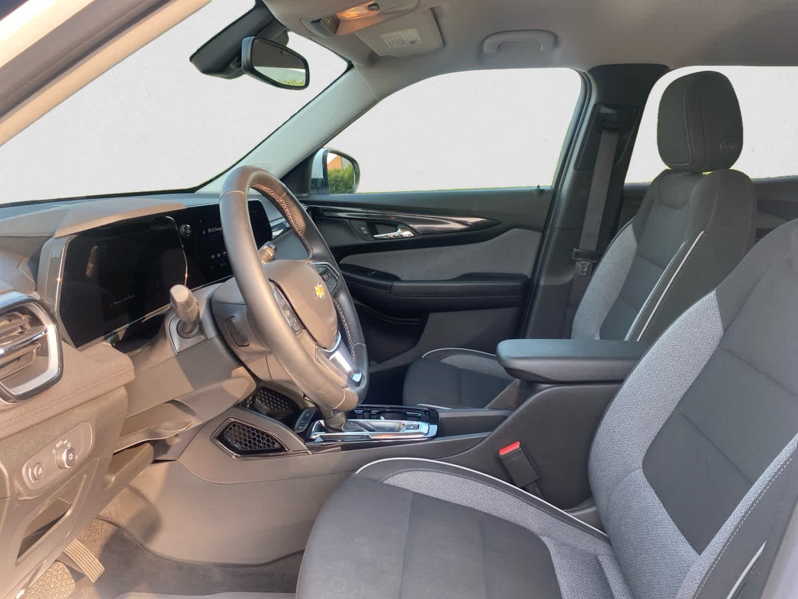 Used 2024 Summit White Chevrolet LT image 14