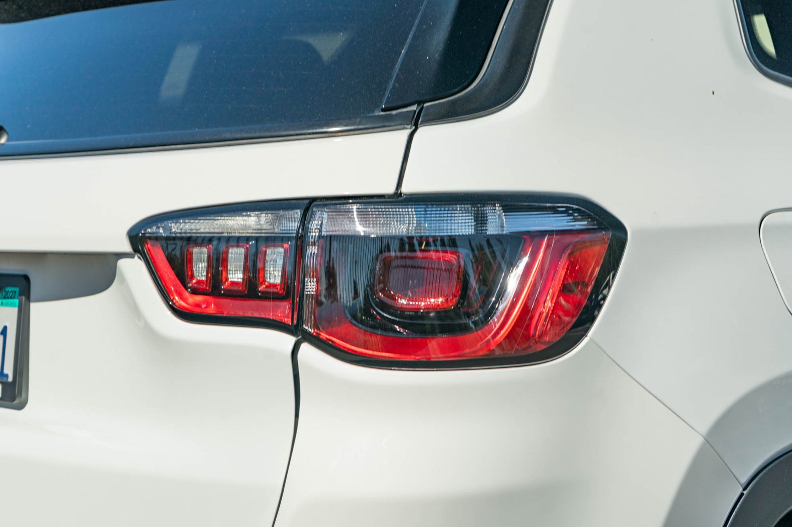 Used 2023 Bright White Clearcoat Jeep Latitude image 7