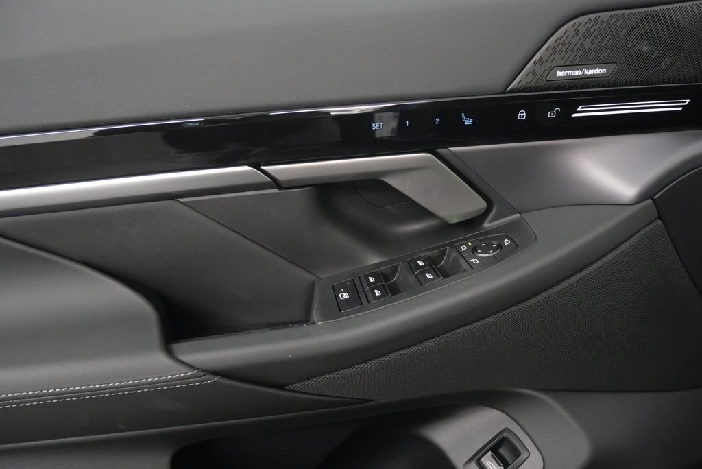 2025 BMW 5 Series 530i - Photo 10