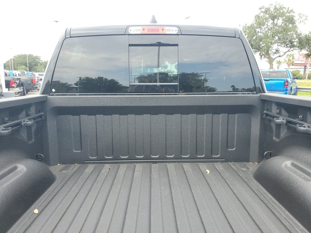 New 2026 Diamond Black Crystal Pearl-Coat Exterior Paint RAM Laramie image 8